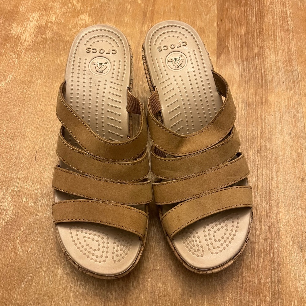 CROCS A Leigh Slip On Leather Tan Camel Brown Strappy Cork Wedge Sandals size 9